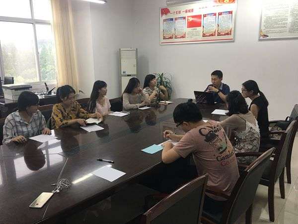 1505988926536371.jpg 支部会议2.JPG